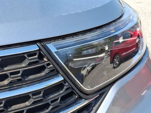 Used 2023 Ford Explorer XLT AWD/4WD image 12