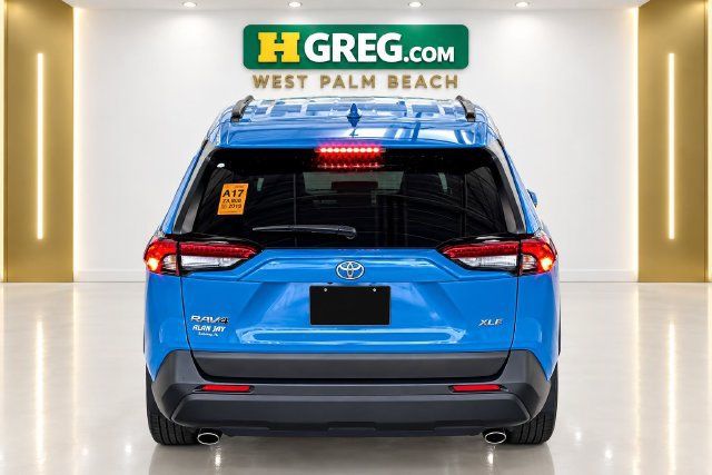 Used 2019 Toyota RAV4 XLE w/ Convenience Package FWD image 8