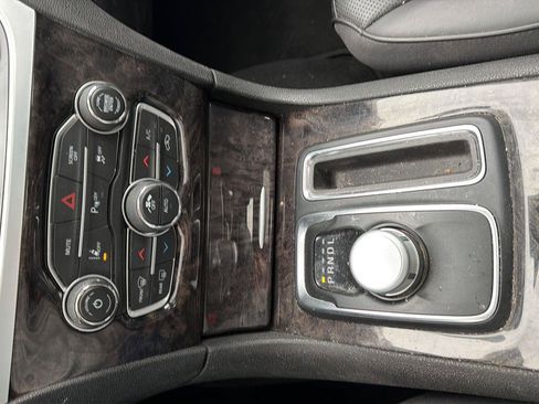 Used 2022 Chrysler 300 Touring L w/ Popular Equipment Group AWD/4WD image 8