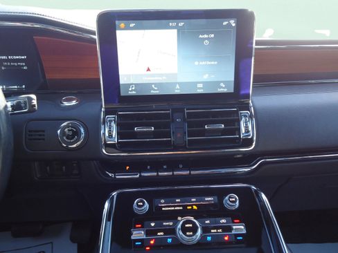 Used 2019 Lincoln Navigator Reserve image 15