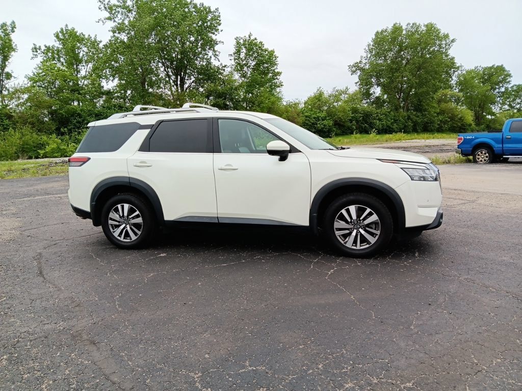 Used 2023 Nissan Pathfinder SL AWD/4WD image 4