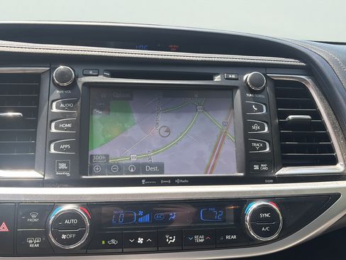 Used 2019 Toyota Highlander Limited Platinum AWD/4WD image 16