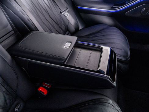 Used 2025 Mercedes-Benz S 63 AMG S w/ AMG Night Package image 39