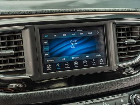 Used 2019 Chrysler Pacifica Touring-L image 27