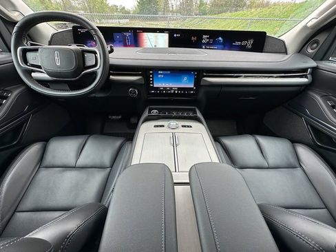 New 2025 Lincoln Navigator Reserve AWD/4WD image 21