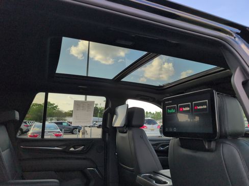Used 2024 GMC Yukon Denali w/ Advanced Technology Package AWD/4WD image 14