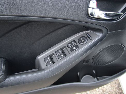 Used 2017 Kia Forte EX image 18