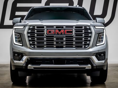 Used 2026 GMC Yukon XL Denali w/ Sun & Power Step Package AWD/4WD image 3