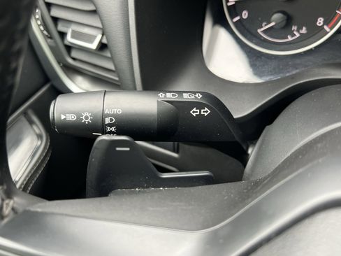 Used 2024 Nissan Rogue SV AWD/4WD image 9