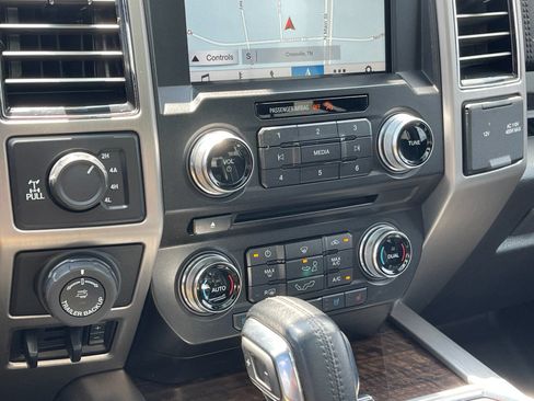 Used 2017 Ford F150 Platinum w/ Equipment Group 701A Luxury AWD/4WD image 23
