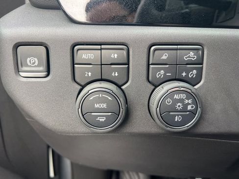 Used 2025 Chevrolet Silverado 1500 LT Trail Boss w/ LT Trail Boss Premium Package image 19