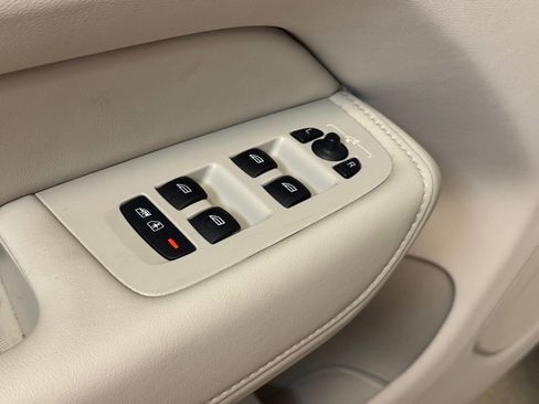 Used 2023 Volvo XC60 B5 Plus image 10