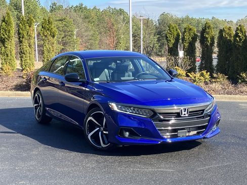 Used 2022 Honda Accord Sport image 2