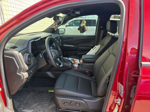 Used 2025 Chevrolet Colorado Trail Boss AWD/4WD image 6