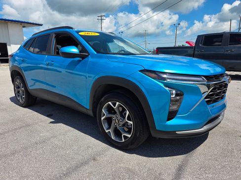 Certified 2025 Chevrolet Trax LT FWD image 7
