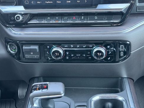 Used 2024 GMC Sierra 1500 SLT w/ SLT Convenience Package AWD/4WD image 17