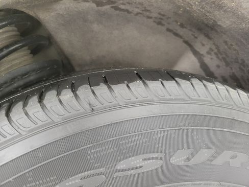 Used 2023 Buick Enclave Essence w/ LPO, Luxury Package image 4