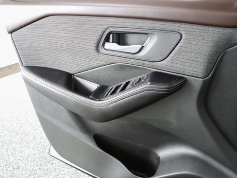 Used 2021 Nissan Rogue SV image 22