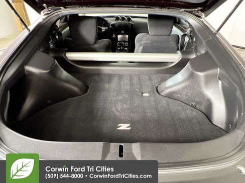 Used 2017 Nissan 370Z Coupe RWD image 14
