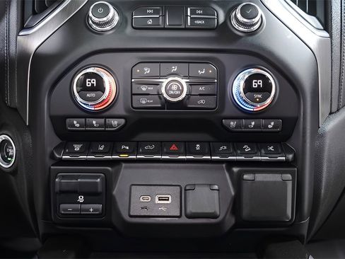 Used 2022 GMC Sierra 3500 Denali w/ Denali Ultimate Package image 15