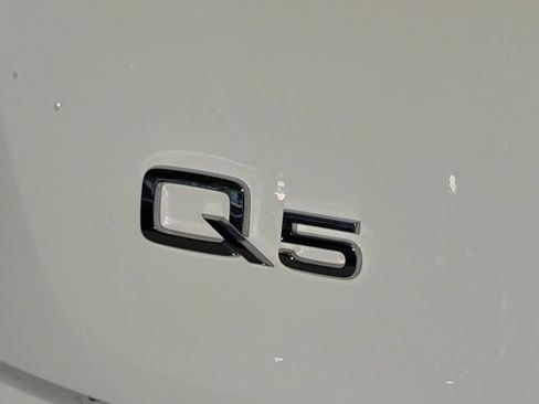 Used 2023 Audi Q5 2.0T Premium w/ Convenience Package AWD/4WD image 29