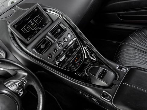 Used 2019 Aston Martin DB11 Volante RWD image 30