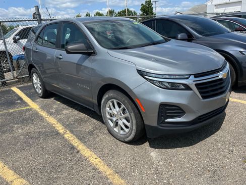 Used 2024 Chevrolet Equinox LS w/ Driver Confidence II Package FWD image 18