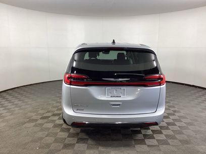 Used 2024 Chrysler Pacifica Touring-L