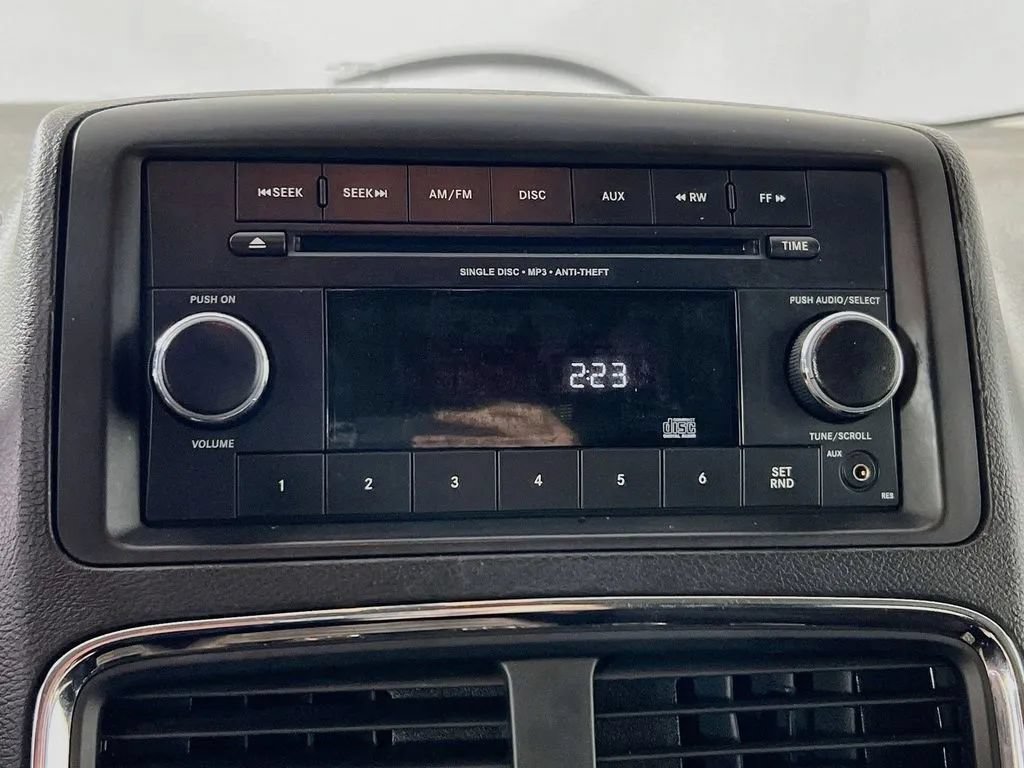 Used 2013 Dodge Grand Caravan SE FWD image 14