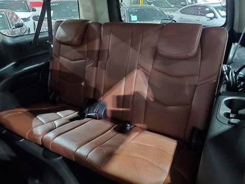 Used 2017 Cadillac Escalade ESV Premium Luxury RWD image 26