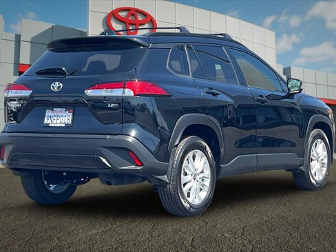 Used 2024 Toyota Corolla Cross LE FWD image 3