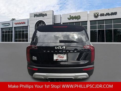 Used 2022 Kia Telluride LX AWD/4WD image 4