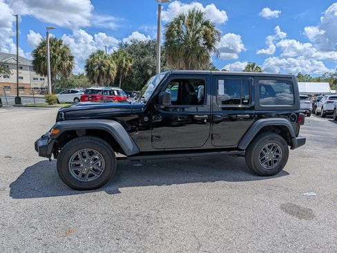 Used 2024 Jeep Wrangler Unlimited Sport AWD/4WD image 7