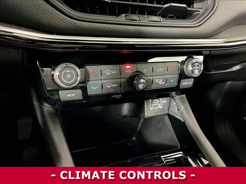 Used 2023 Jeep Compass Trailhawk AWD/4WD image 15