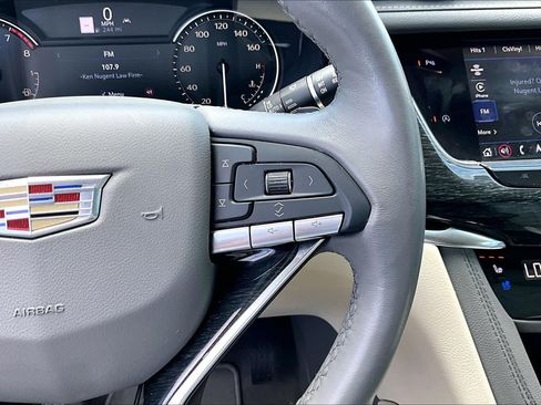 Used 2023 Cadillac XT6 Premium Luxury FWD image 25