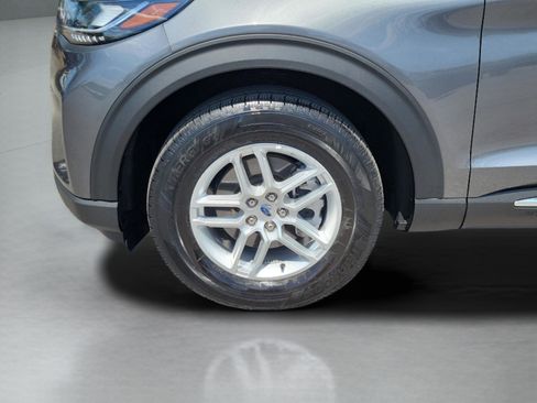 Certified 2025 Ford Explorer Active AWD/4WD image 6