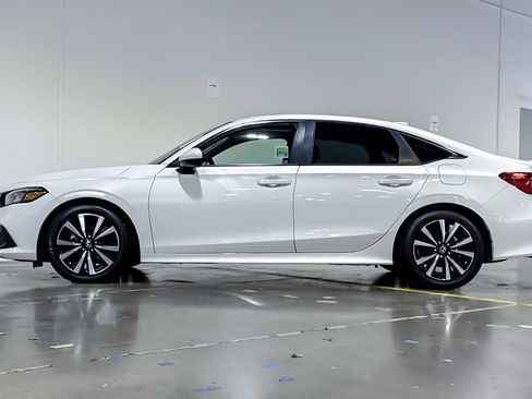 Used 2023 Honda Civic EX image 2