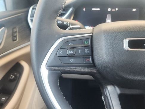 Used 2024 Jeep Grand Cherokee Limited image 34