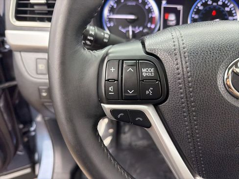 Used 2018 Toyota Highlander XLE AWD/4WD image 12