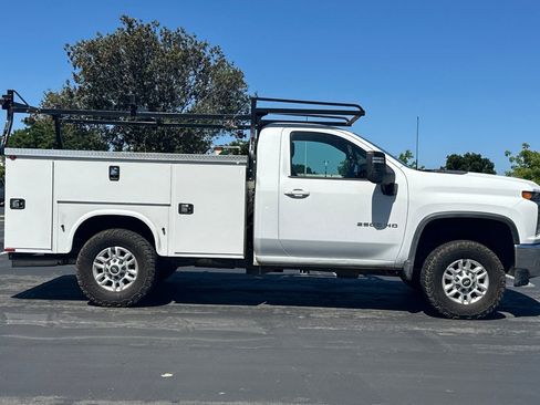 Used 2020 Chevrolet Silverado 2500 LT w/ Convenience Package AWD/4WD image 3