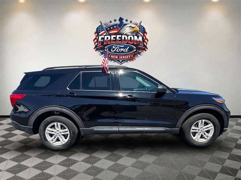 Used 2023 Ford Explorer XLT AWD/4WD image 4