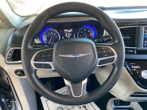 Used 2019 Chrysler Pacifica LX w/ Tire & Wheel Group FWD image 48