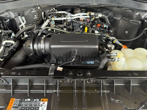 Used 2021 Ford Explorer XLT w/ Equipment Group 202A AWD/4WD image 29