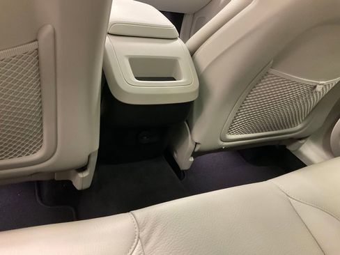 Used 2023 Volvo XC60 B5 Plus image 28