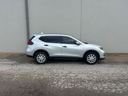 Used 2018 Nissan Rogue S image 12