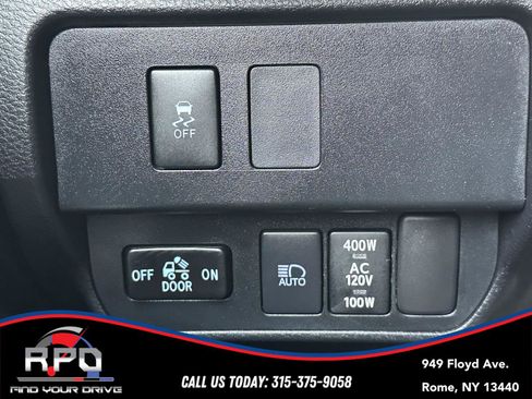 Used 2021 Toyota Tacoma TRD Off-Road w/ TRD Premium Off Road Package image 31