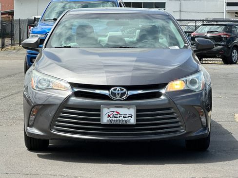 Used 2016 Toyota Camry LE FWD image 9