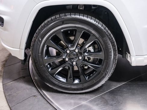 Used 2020 Jeep Grand Cherokee Altitude image 10