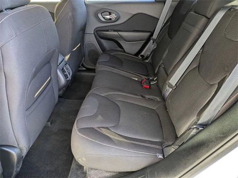 Certified 2017 Jeep Cherokee Latitude w/ Comfort/Convenience Group image 29