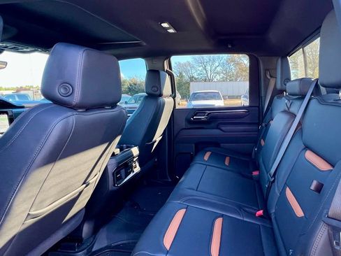 Used 2025 GMC Sierra 2500 AT4 w/ AT4 Premium Plus Package image 5